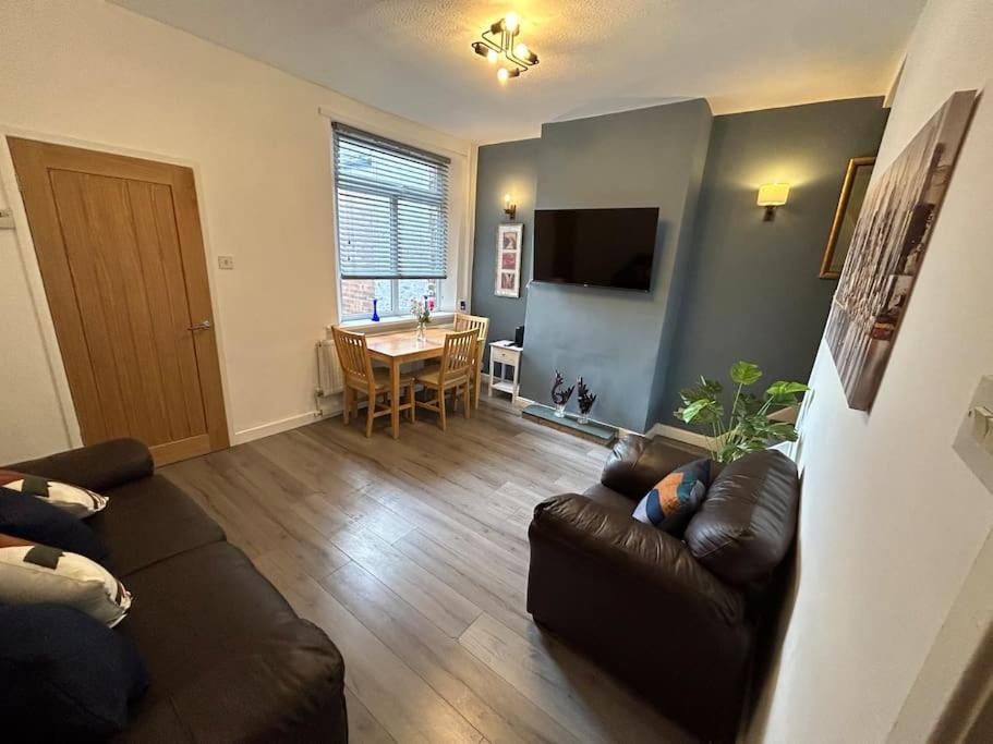 Spacious Homely 3 Bed Property Newcastle-under-Lyme Dış mekan fotoğraf