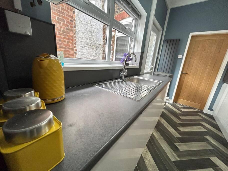 Spacious Homely 3 Bed Property Newcastle-under-Lyme Dış mekan fotoğraf